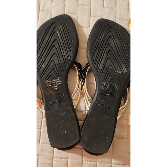 Nine West Size 7 Copper and Gold Flip Flops low heal - Picture 2 of 3